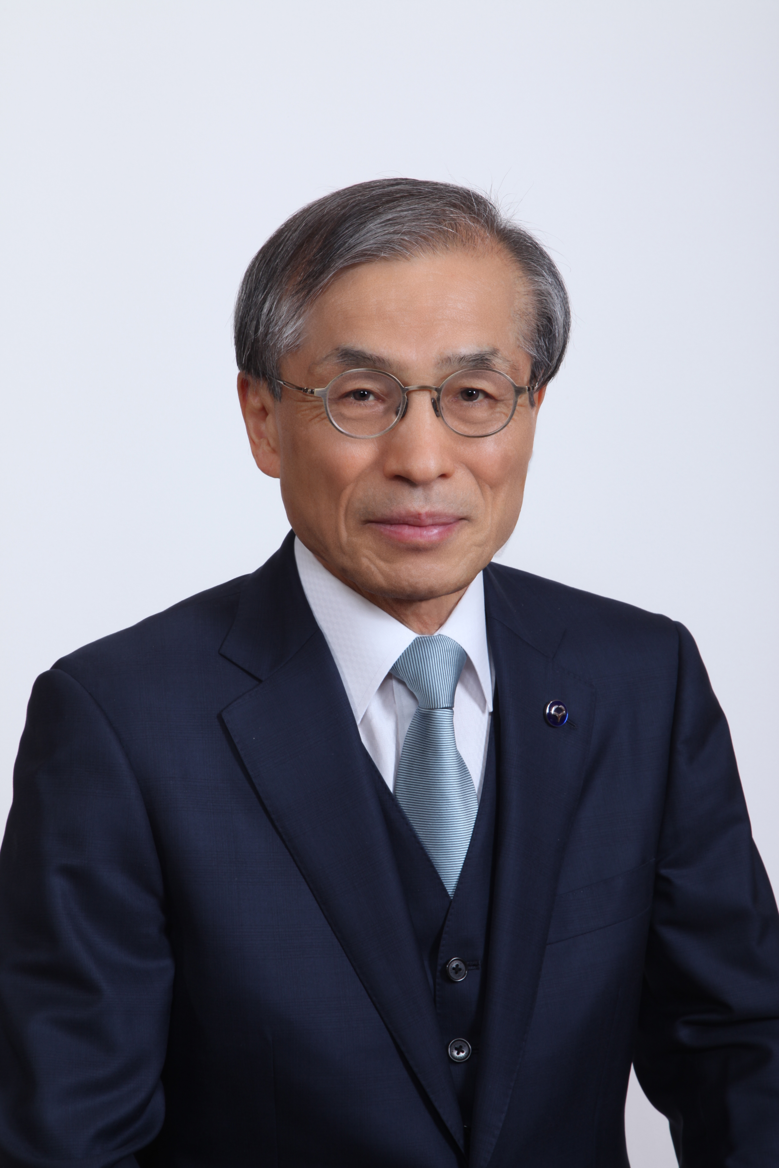 大阪大学総長　西尾章治郎